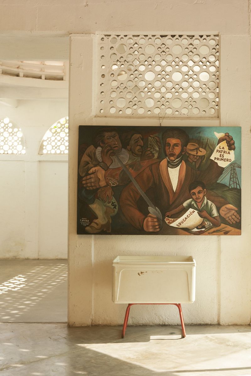 © Melba Arellano - Image from the THE MUNICIPAL PALACE photography project