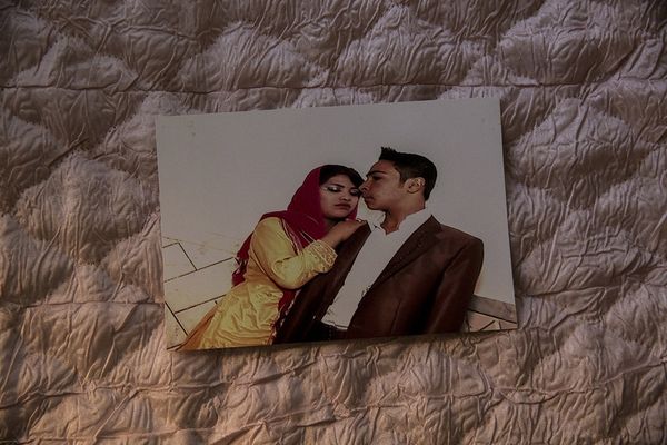 © Nazanin Tabatabaee Yazdi - Image from the Iran's youngest father photography project