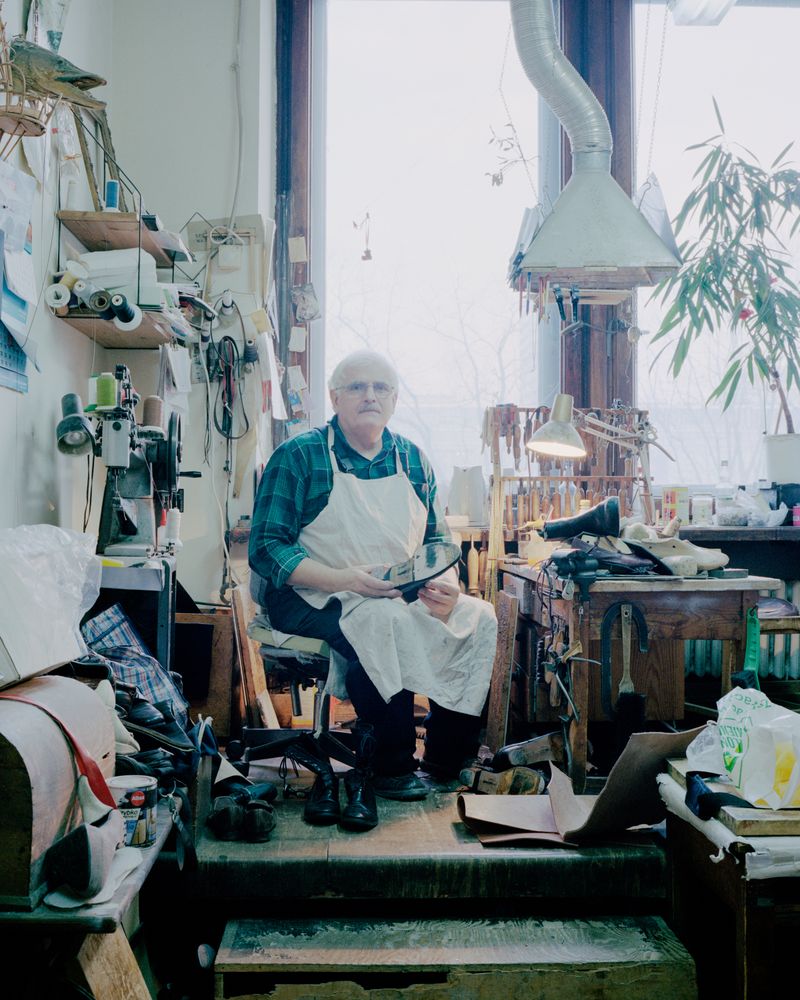 © Jacek Fota - Wladyslaw Galinski, shoemaker from the Dramatyczny Theatre