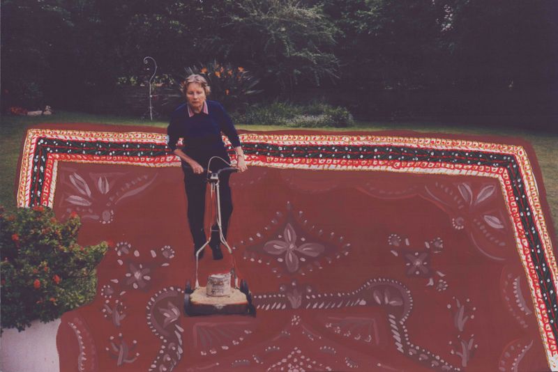 © Justina Leston - "I have the vacuum cleaner Liliana gave me at home, but I haven't read the instructions yet".