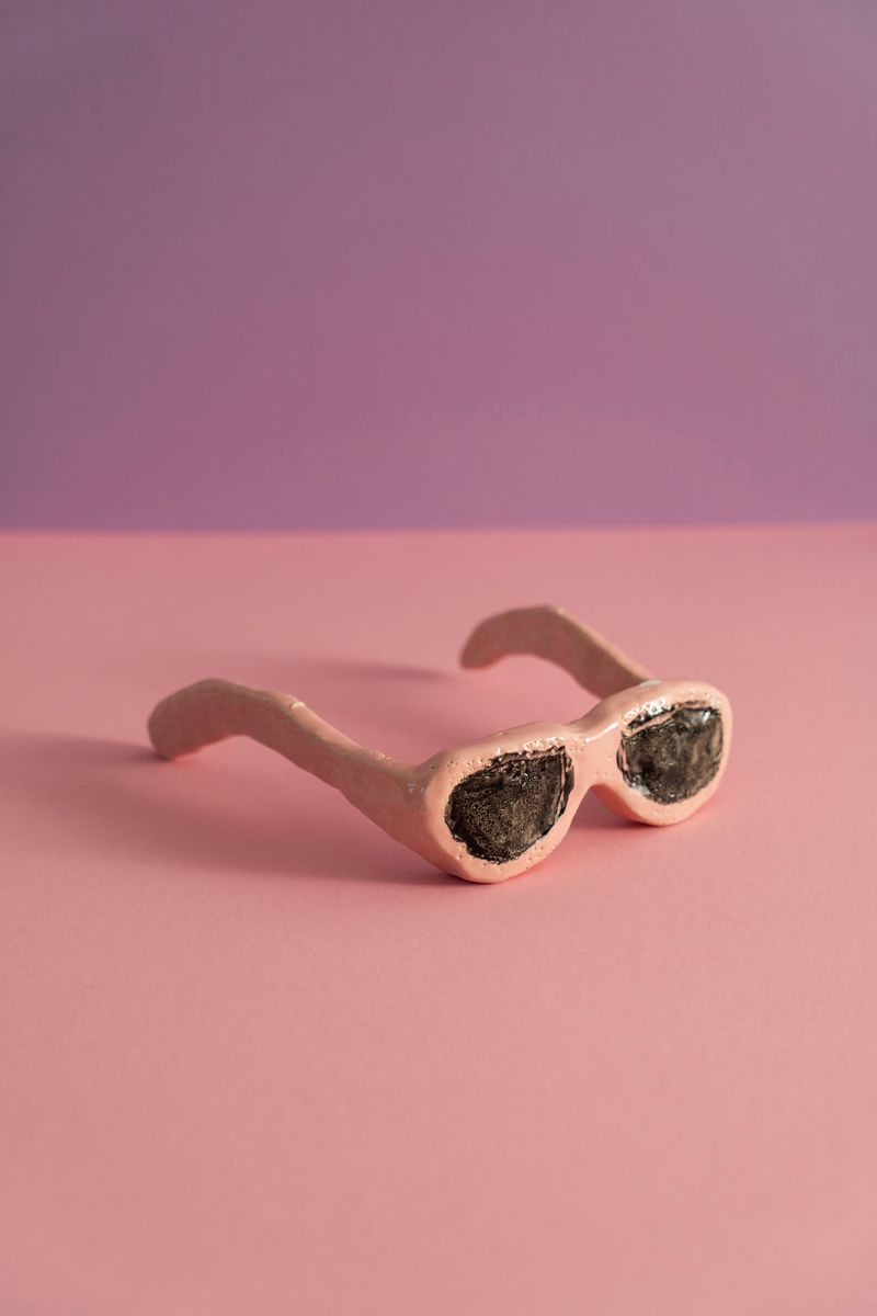 © Justina Leston - “The sunglasses” from the “Glossary” series. Glazed ceramic.
