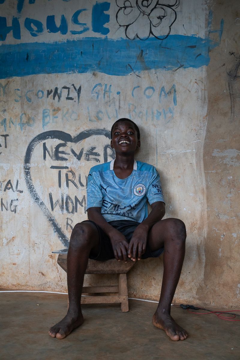 © Carolin Hirschfeld - Yao live with George and help on the cocoa farm during their time off from school.