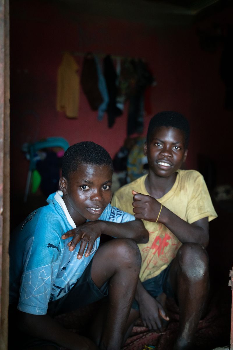 © Carolin Hirschfeld - Kwarme and Yao live with George and help on the cocoa farm during their time off from school.