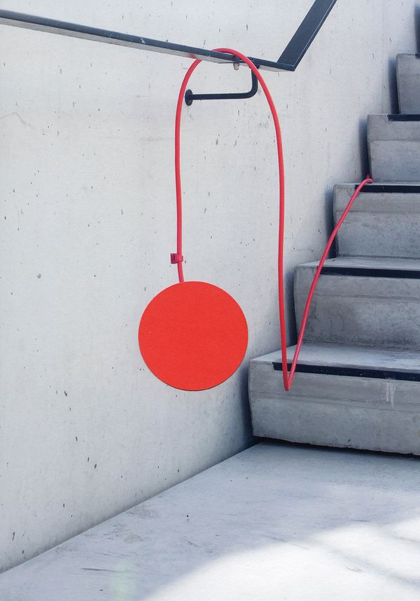 © Lieselot Hoedt - NL        Blijven hangen – Aan de rode draadEN        Lingering – On the red thread