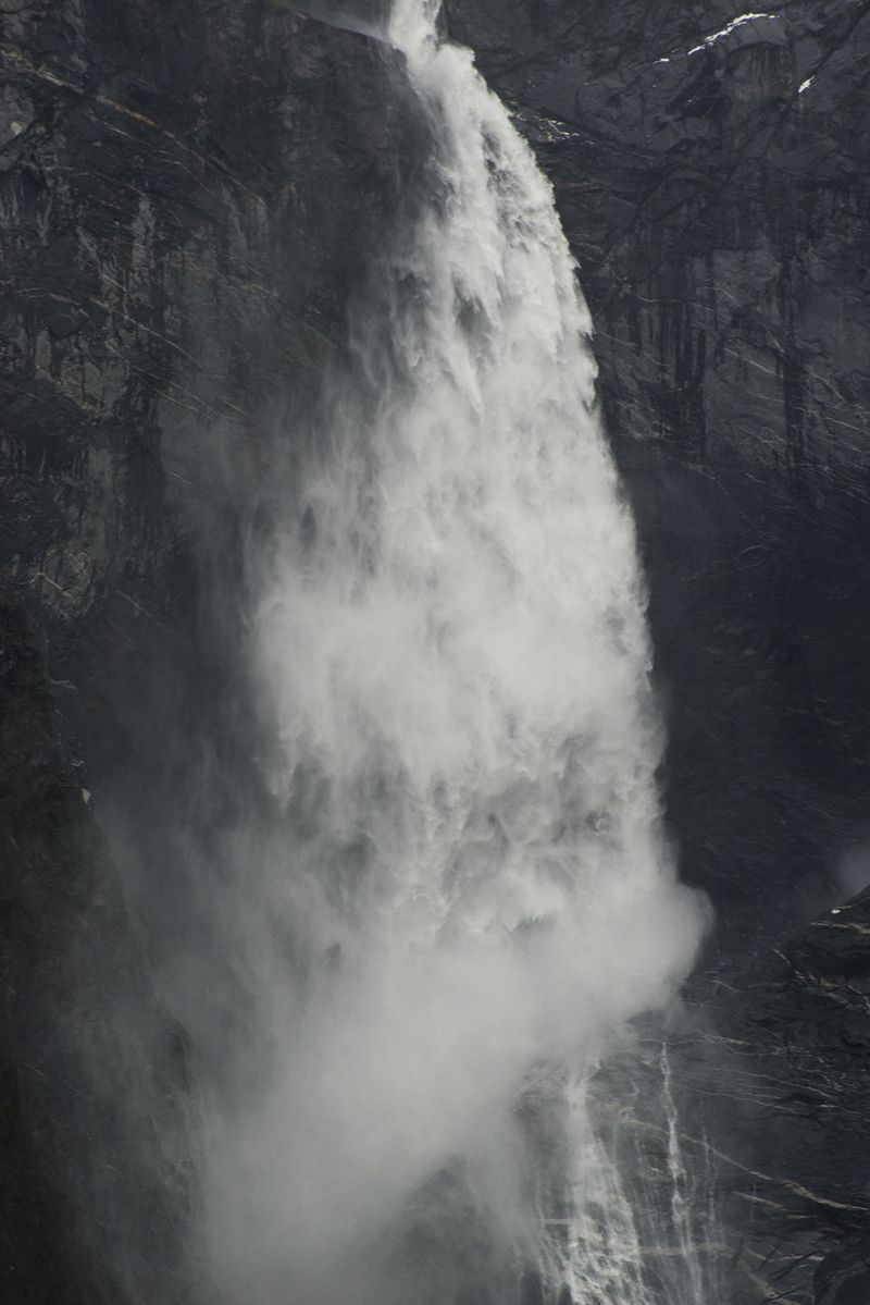 © Angeles Peña - Image from the AGUAS DE MONTAÑA - MOUNTAIN WATER photography project