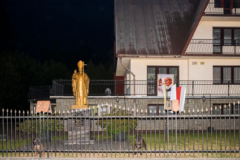 © Joanna Musiał - Image from the Satan at the Paris' gates photography project