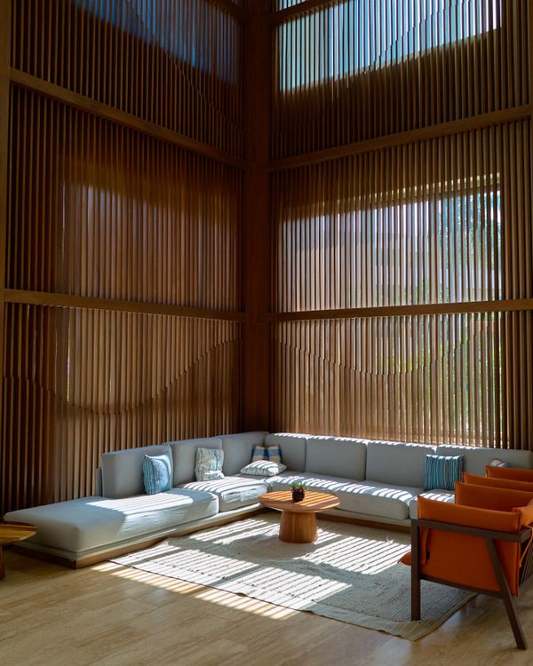 © Ross Gerhold - Image from the Another Day in Paradise photography project