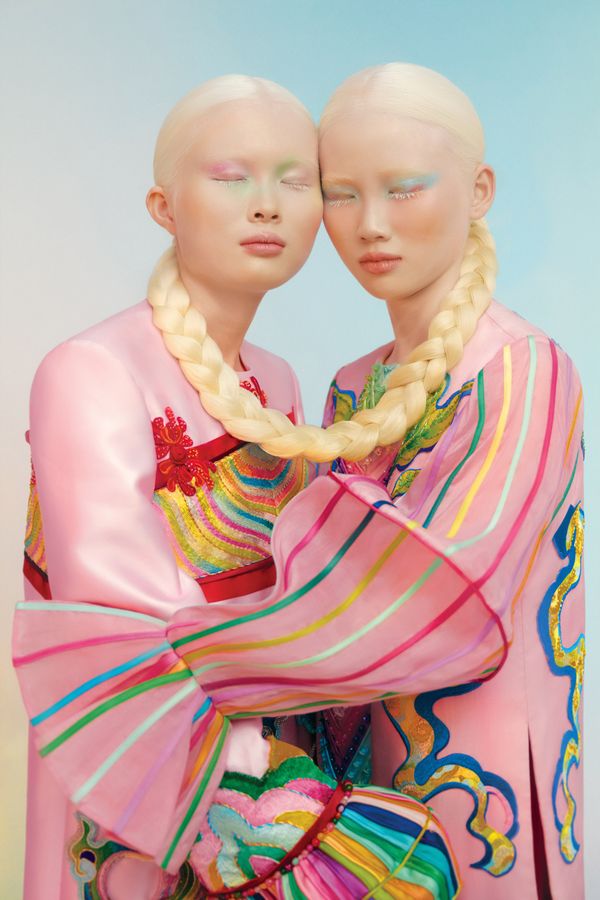 © Minh Nhon - Sisterhood