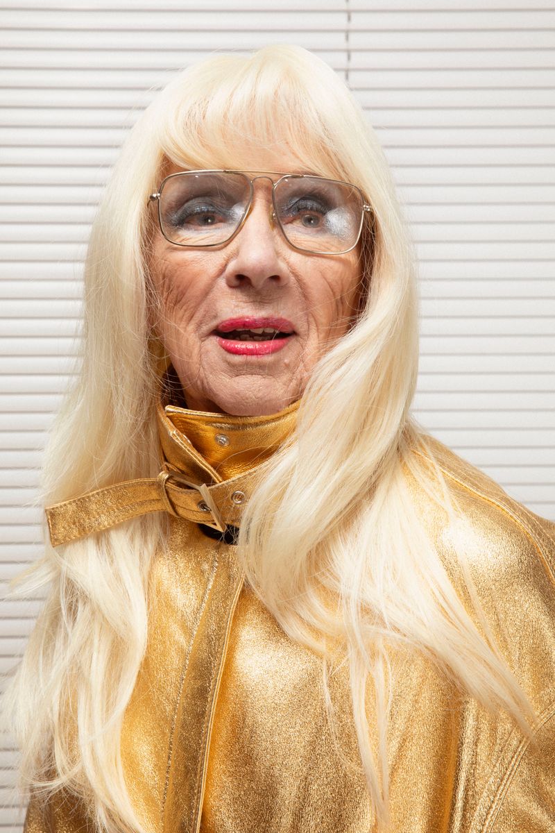 © Sofie Flinth - Grandmother in Gold