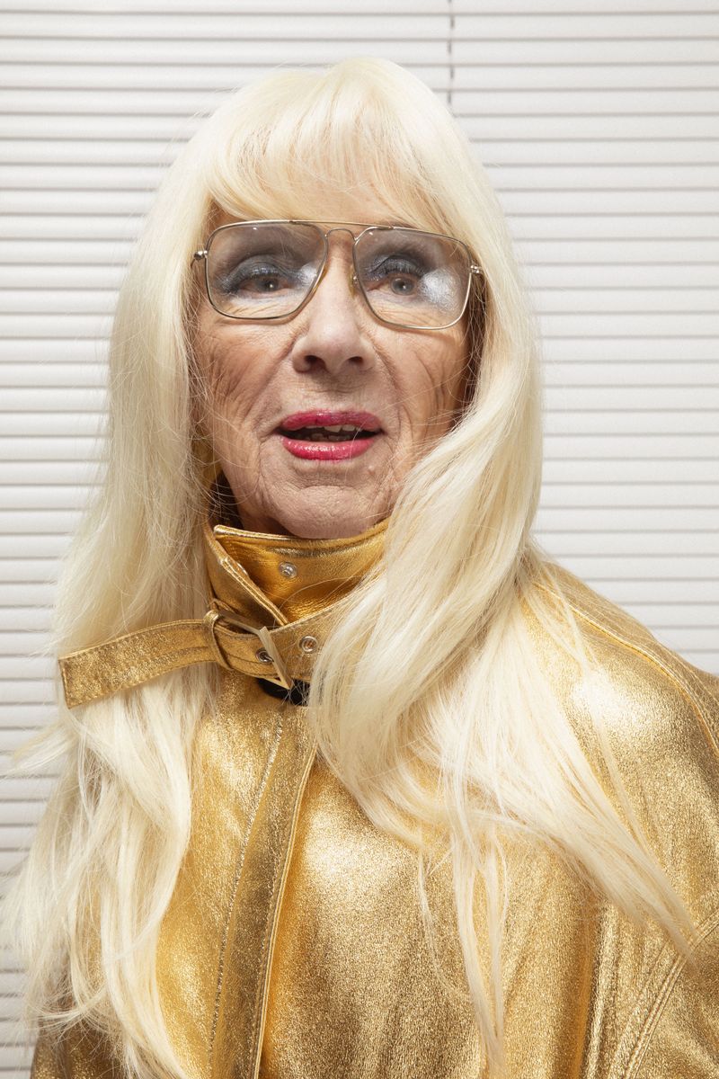 © Sofie Flinth - Grandmother in Gold