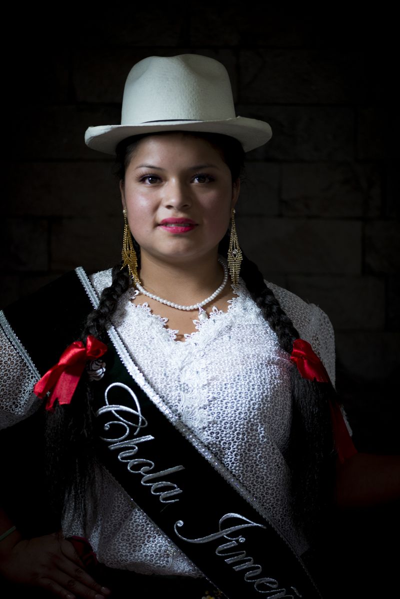 © iLa Coronel - Image from the Cholita sigseña photography project