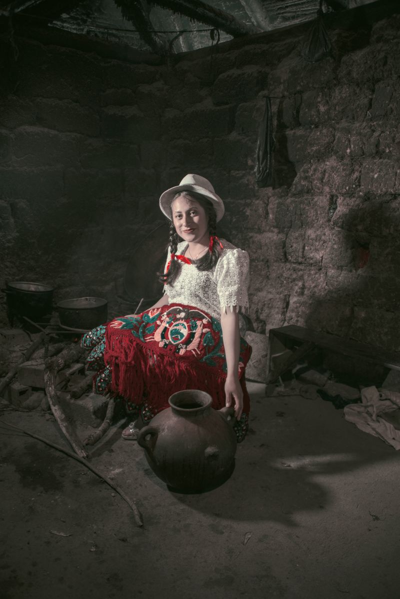 © iLa Coronel - Image from the Cholita sigseña photography project