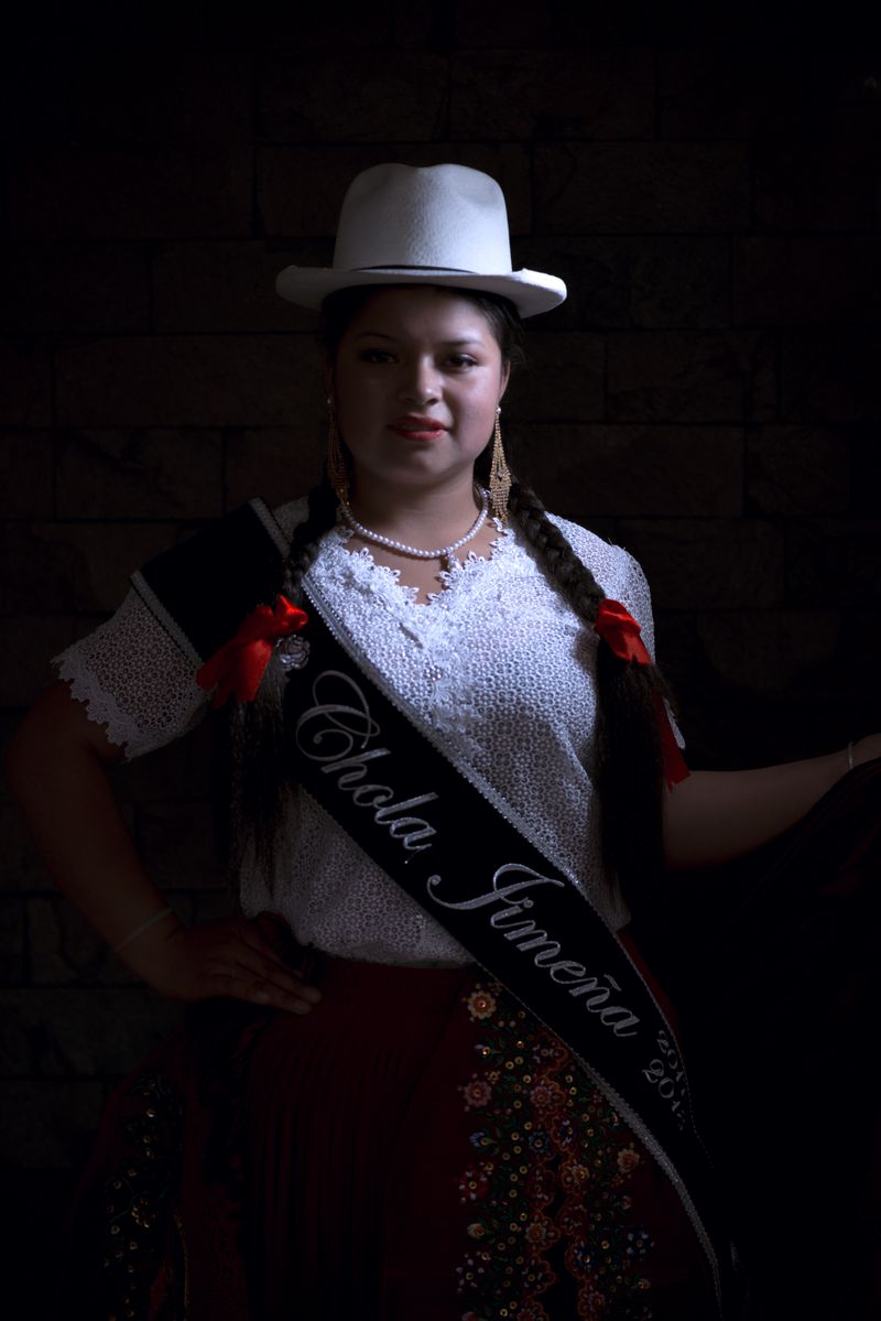 © iLa Coronel - Image from the Cholita sigseña photography project