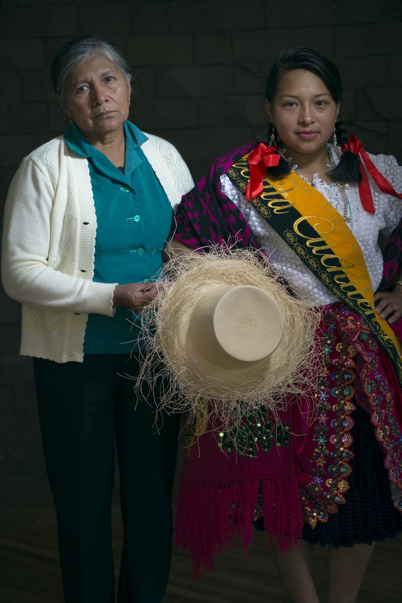 © iLa Coronel - Image from the Cholita sigseña photography project