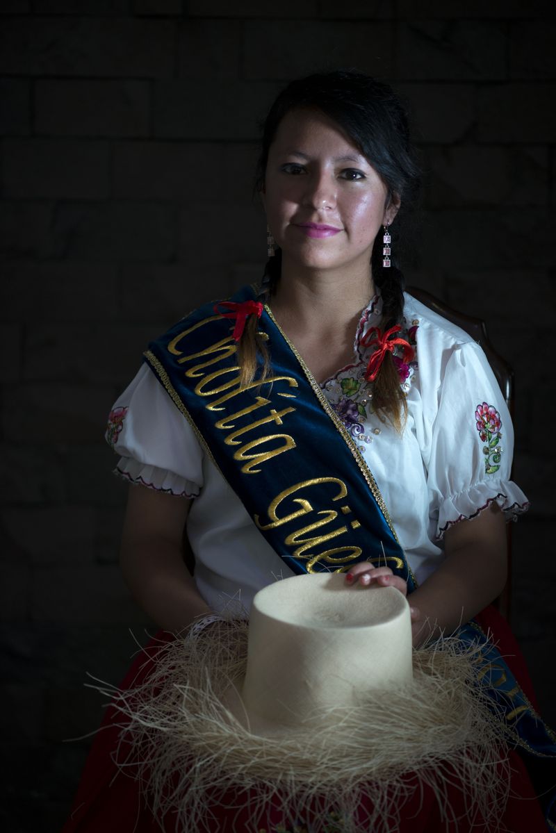 © iLa Coronel - Image from the Cholita sigseña photography project