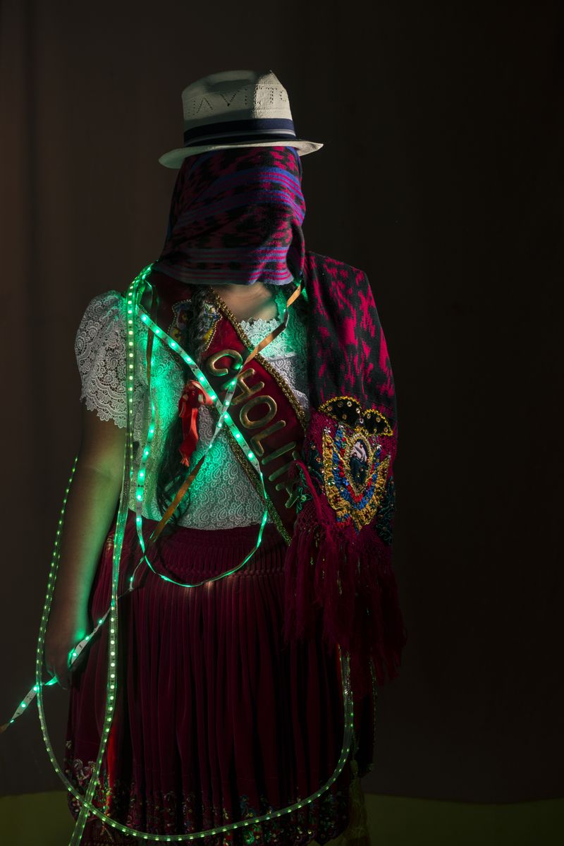 © iLa Coronel - Image from the Cholita sigseña photography project