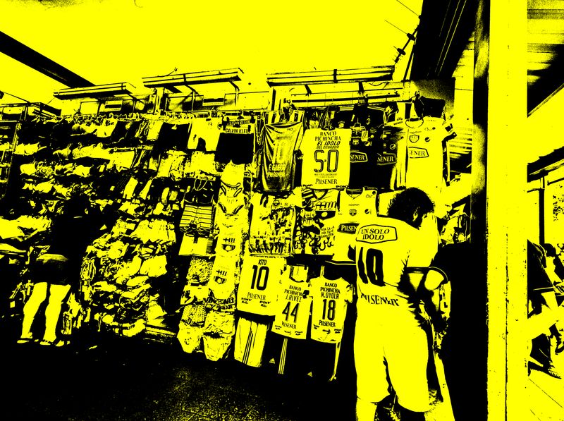 © iLa Coronel - Image from the habitantes del Caos(la bahia) photography project