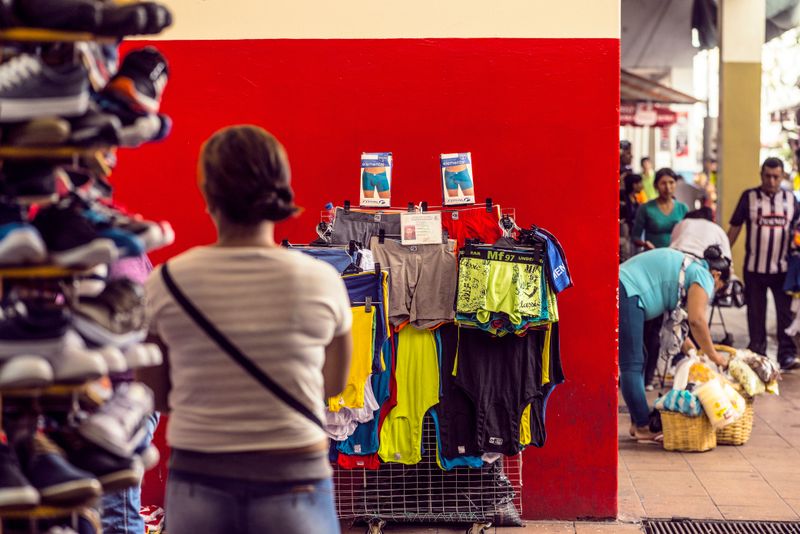 © iLa Coronel - Image from the habitantes del Caos(la bahia) photography project