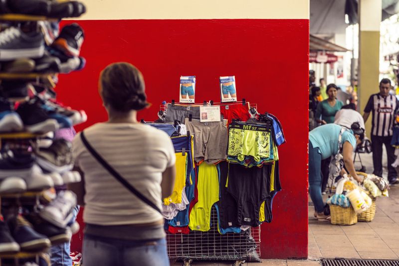 © iLa Coronel - Image from the habitantes del Caos(la bahia) photography project