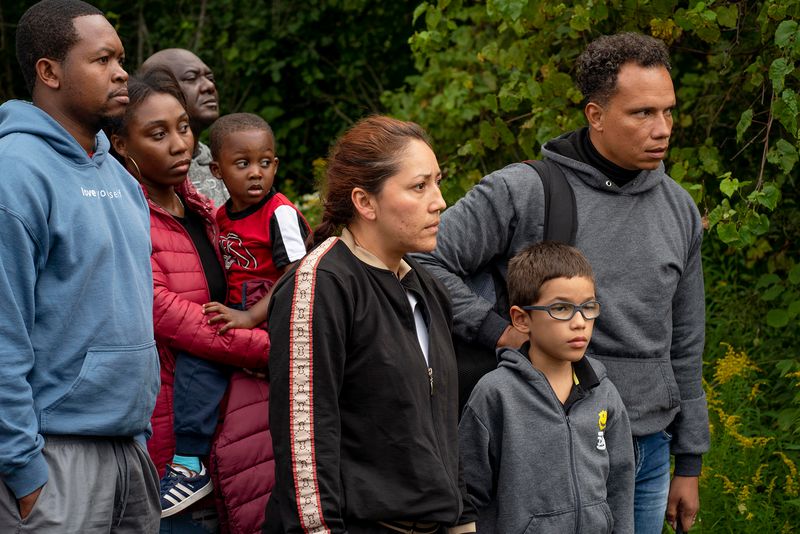 © Ruth Kaplan - Asylum-seekers about to try and enter Canada, Roxham Road border site.