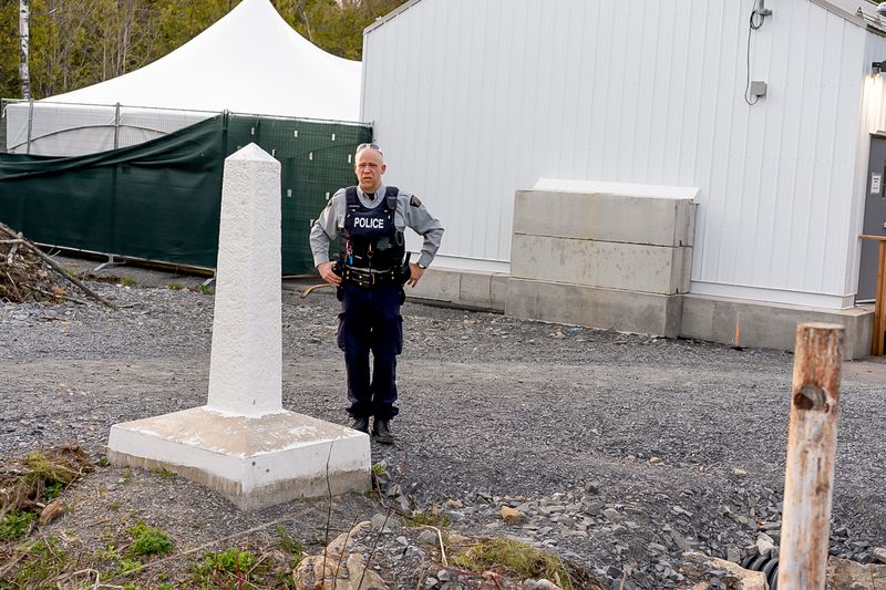 © Ruth Kaplan - Image from the The Theater of Roxham Road photography project