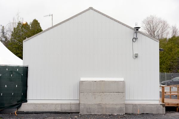 © Ruth Kaplan - Image from the The Theater of Roxham Road photography project