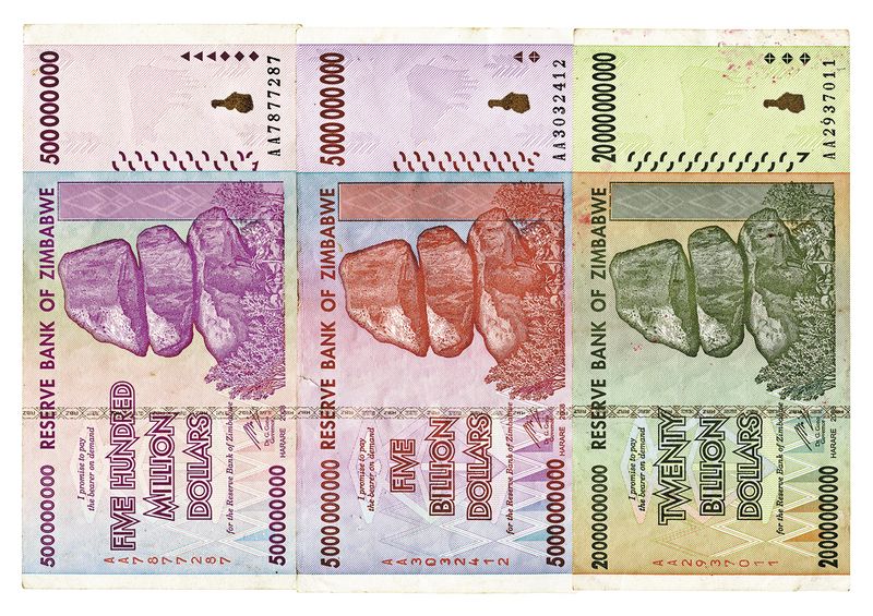 © Chloé Nicosia - Image from the ONE HUNDRED TRILLION DOLLARS photography project