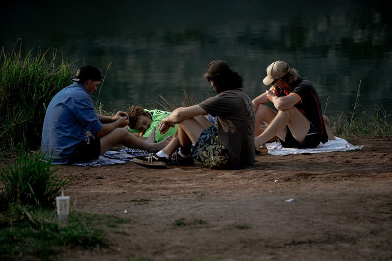 © Tajette O'halloran - P plater tradies gather on the banks as the sun is going down