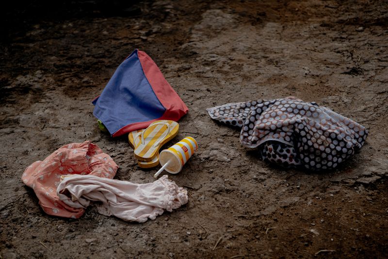 © Tajette O'halloran - Belongings of swimmers