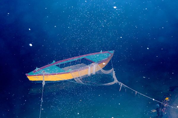 © Kanrapee Chokpaiboon - Boat by The Ganges River.