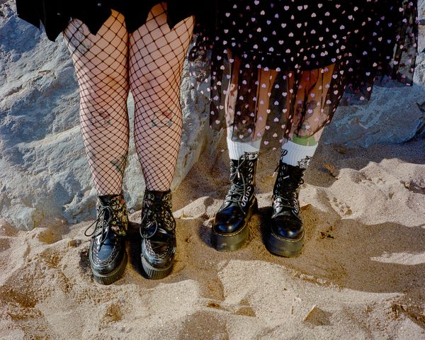 © Lila Barth - Lynn and Zina at the smoke spot