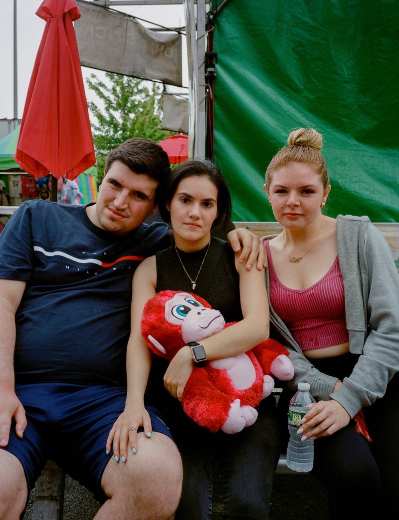 © Lila Barth - Teenagers at the Staten Island Fair