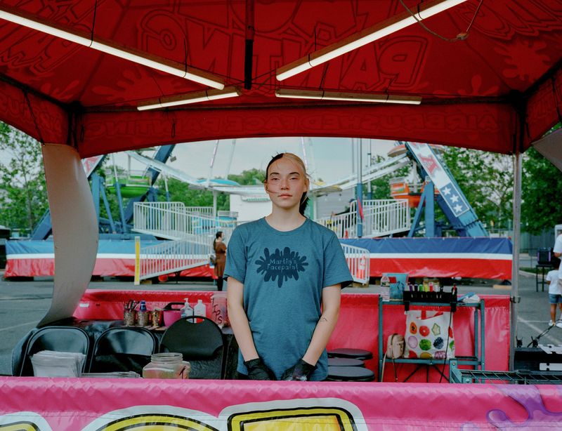 © Lila Barth - Worker at the Staten Island Fair