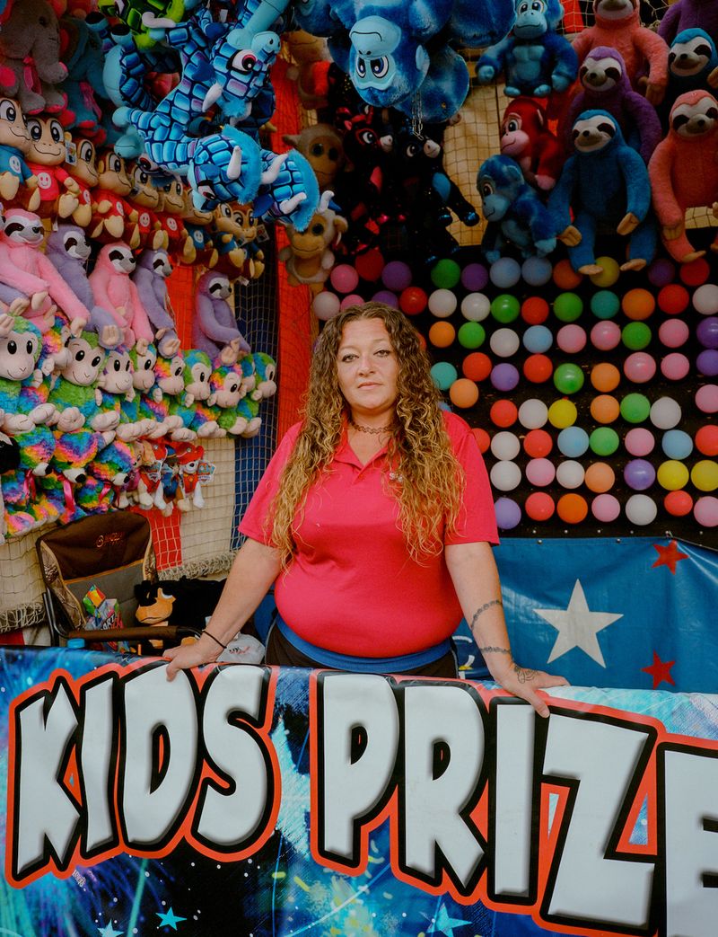 © Lila Barth - Worker at the Staten Island Fair