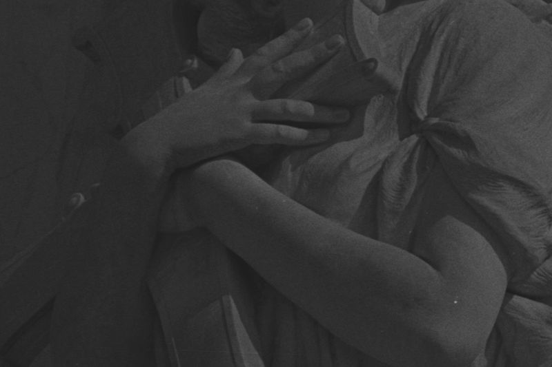 © Yannis Karpouzis - Statue in graveyard