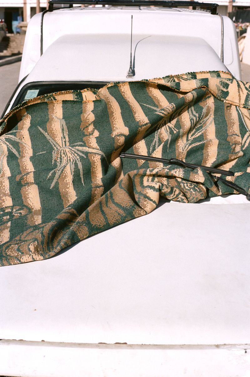 © Daniel Guix - Van covered with a cloth