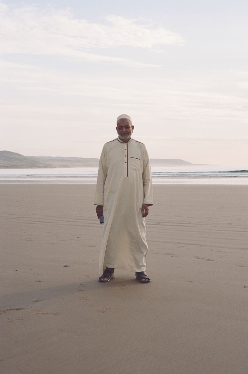© Daniel Guix - A man posing at Tillit’s beach
