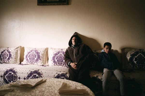 © Daniel Guix - Mostafa and his son, waiting for his wife to prepare breakfast