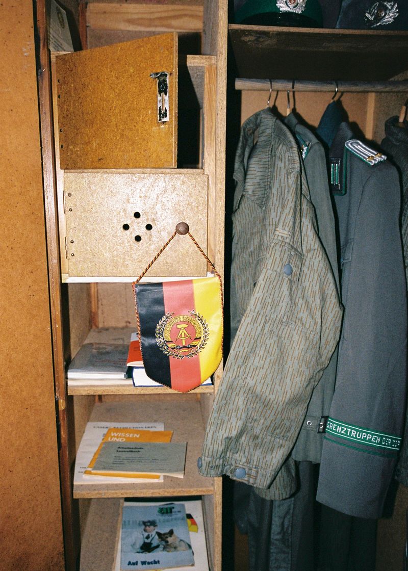 © Andrés Solla - A display cabinet containing assorted everyday items from the former GDR.