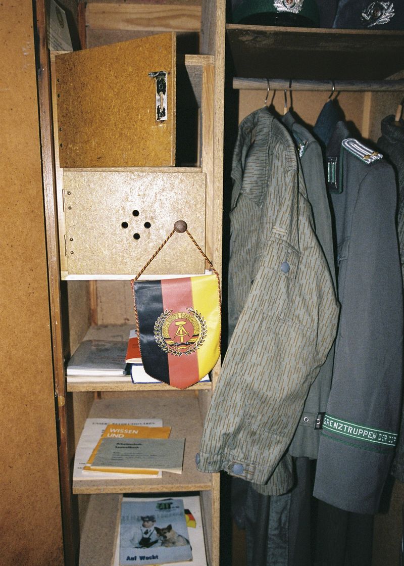 © Andrés Solla - A display cabinet containing assorted everyday items from the former GDR.