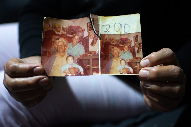 © Elizabeth Trejo - Image from the We’ll die and housework is never done, "Nos morimos y el quehacer no se acaba" photography project