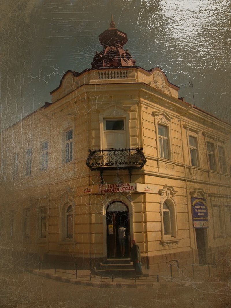 © Andrei  Kolyaskin - Old  house  from  19th  century  in  town  Drogobych  of  Lviv  region , Ukraine .