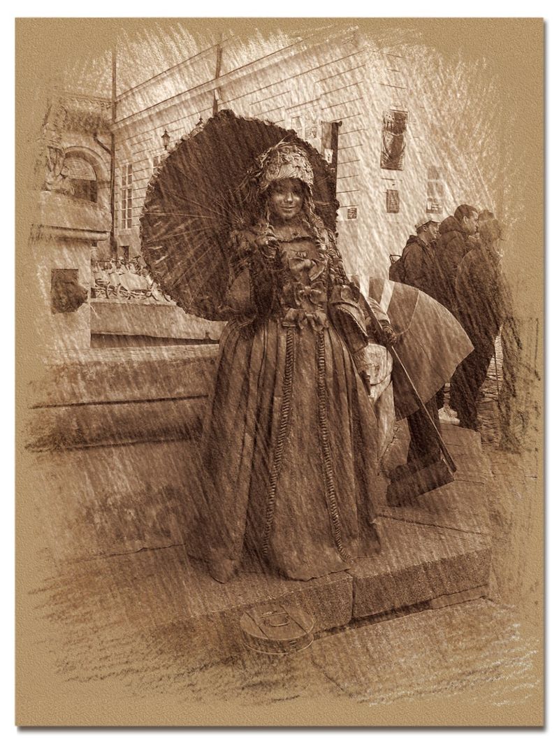 © Andrei  Kolyaskin - Living  sculpture  on  the  central  part  of  Lviv  City , Ukraine .