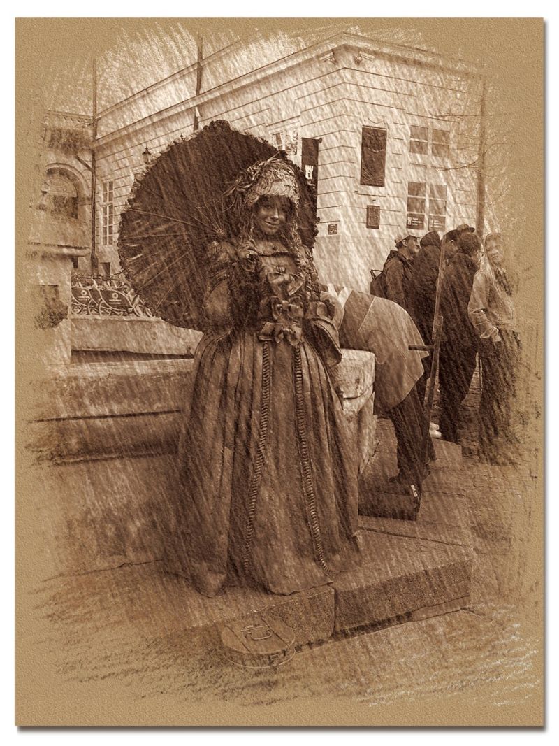 © Andrei  Kolyaskin - Living  sculpture  on  the  central  part  of  Lviv  City , Ukraine .