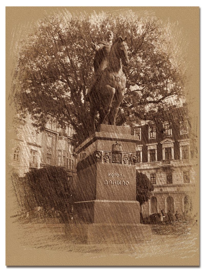 © Andrei  Kolyaskin - Monument  of  Lviv  founder  king  Danylo  Romanovych  Galytsky  in  Lviv  City , Ukraine .