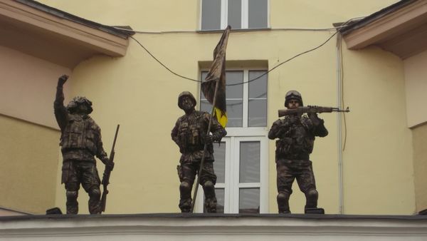 © Andrei  Kolyaskin - Image from the Living  sculptires  in  Ivano - Frankivsk  City  3 photography project