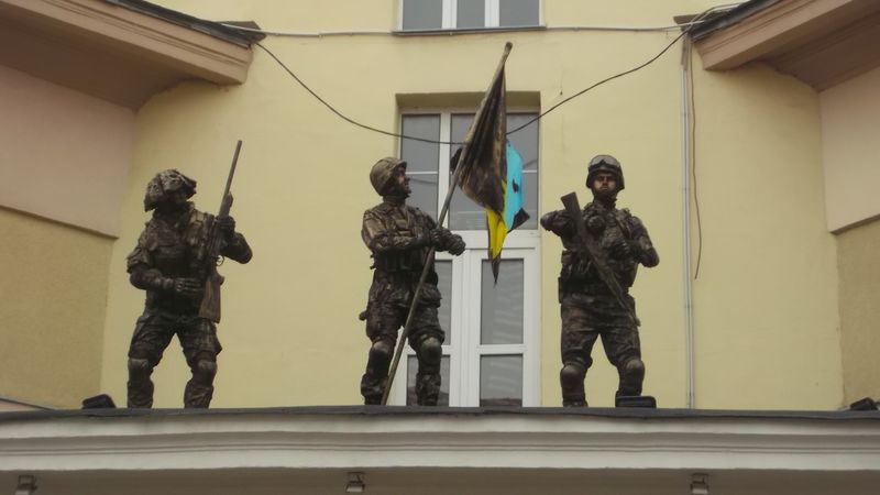 © Andrei  Kolyaskin - Living  sculptures  on  the  Independence  Day  in  Ivano - Frankivsk  City , Ukraine .