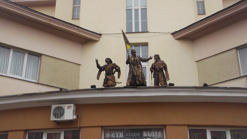© Andrei  Kolyaskin - Living  sculptures  on  the  Independence  Day  in  Ivano - Frankivsk  City , Ukraine .
