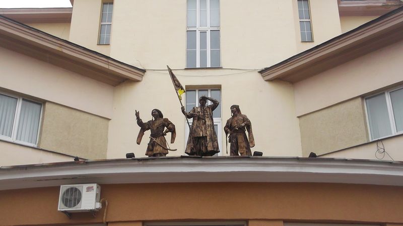 © Andrei  Kolyaskin - Living  sculptures  on  the  Independence  Day  in  Ivano - Frankivsk  City , Ukraine .