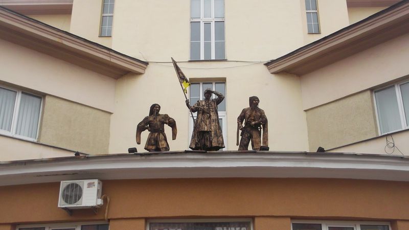 © Andrei  Kolyaskin - Living  sculptures  on  the  Independence  Day  in  Ivano - Frankivsk  City , Ukraine .